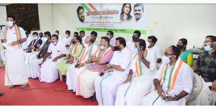 ഇഞ്ചി നടാന് കുഴിച്ച കുഴിയിൽ കഞ്ചാവ് നടേണ്ട ഗതികേടിലാണ് ഡി വൈ എഫ് ഐ ; ഷാഫി പറമ്പിൽ ഇഞ്ചി നടാന് കുഴിച്ച കുഴിയിൽ കഞ്ചാവ് നടേണ്ട ഗതികേടിലാണ് ഡി വൈ എഫ് ഐ ; ഷാഫി പറമ്പിൽ