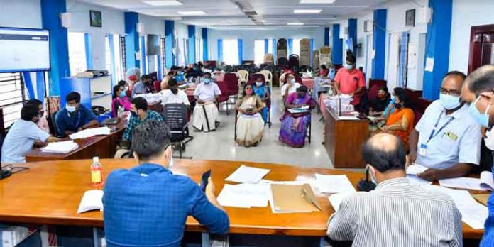 പത്തനംതിട്ട : നാമനിര്ദേശ പത്രികകളുടെ സൂക്ഷ്മപരിശോധന പൂര്ത്തിയായി പത്തനംതിട്ട : നാമനിര്ദേശ പത്രികകളുടെ സൂക്ഷ്മപരിശോധന പൂര്ത്തിയായി