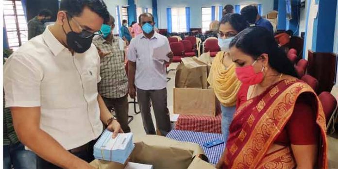 സ്പെഷല് ബാലറ്റ് : ചുമതലകള് നിശ്ചയിച്ചും പ്രവര്ത്തികള് വിഭജിച്ച് നല്കിയും ഉത്തരവായി സ്പെഷല് ബാലറ്റ് : ചുമതലകള് നിശ്ചയിച്ചും പ്രവര്ത്തികള് വിഭജിച്ച് നല്കിയും ഉത്തരവായി