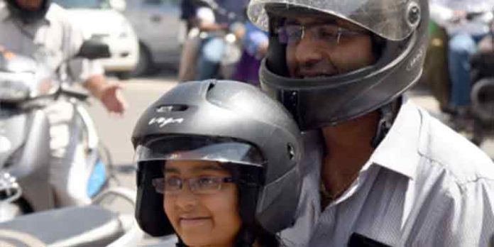 ഇരുചക്രവാഹനത്തിൽ ഹെൽമറ്റില്ലാതെ ചെന്നാൽ ഇനി ഇന്ധനം കിട്ടില്ല ഇരുചക്രവാഹനത്തിൽ ഹെൽമറ്റില്ലാതെ ചെന്നാൽ ഇനി ഇന്ധനം കിട്ടില്ല