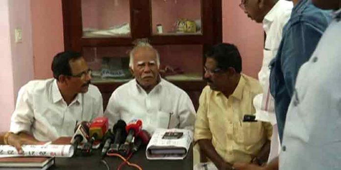 സംസ്ഥാന ഘടകം പിരിച്ചുവിട്ടതിനു പിന്നിൽ ദേശീയ നേതാവിന്റെ റിയൽ എസ്റ്റേറ്റ് താൽപര്യം സംസ്ഥാന ഘടകം പിരിച്ചുവിട്ടതിനു പിന്നിൽ ദേശീയ നേതാവിന്റെ റിയൽ എസ്റ്റേറ്റ് താൽപര്യം