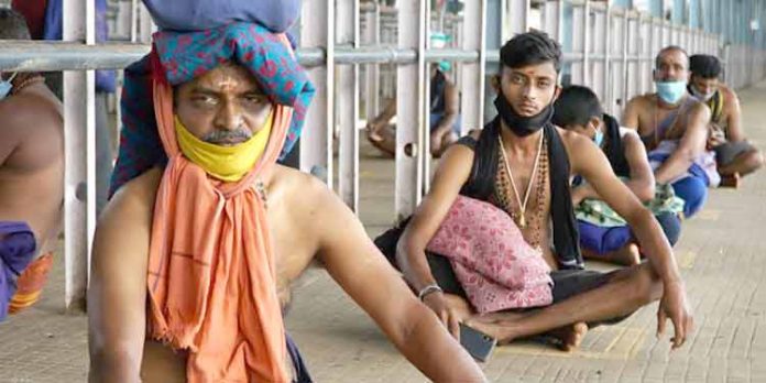 ശബരിമല : സാമൂഹിക അകലം പാലിക്കുന്നതിന് മാര്ക്കിംഗ് ശബരിമല : സാമൂഹിക അകലം പാലിക്കുന്നതിന് മാര്ക്കിംഗ്