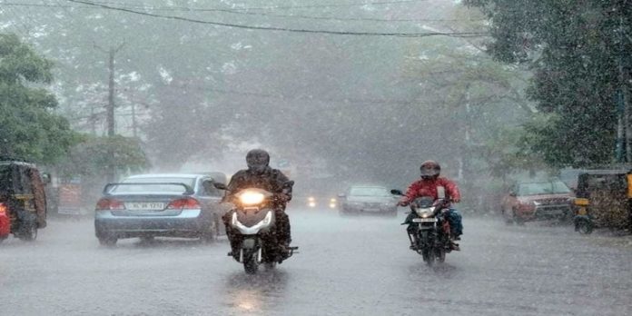കനത്ത മഴയും കാറ്റും തുടരുന്നു ; കടൽ അതീവ പ്രക്ഷുബ്ധം : അണക്കെട്ടുകള് ഉടന് തുറക്കില്ല കനത്ത മഴയും കാറ്റും തുടരുന്നു ; കടൽ അതീവ പ്രക്ഷുബ്ധം : അണക്കെട്ടുകള് ഉടന് തുറക്കില്ല