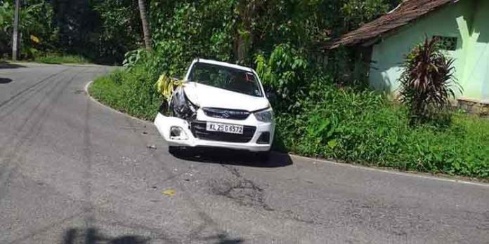ഇടയത്തുപടിയിലെ വളവ് അപകടക്കെണിയാകുന്നു ഇടയത്തുപടിയിലെ വളവ് അപകടക്കെണിയാകുന്നു