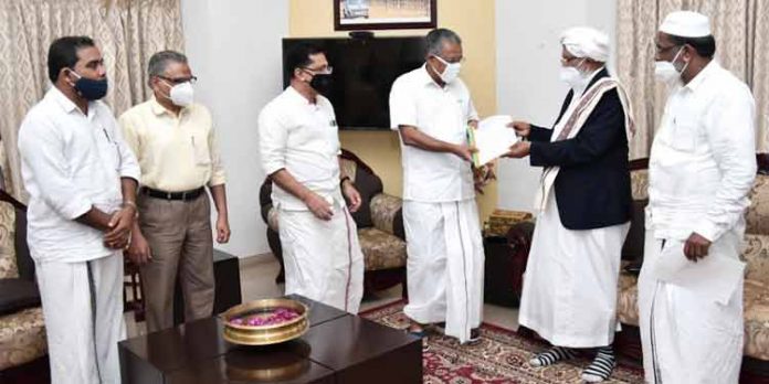 സാമുദായിക സംവരണം : സമസ്ത നേതാക്കള് മുഖ്യമന്ത്രിയുമായി ചര്ച്ച നടത്തി സാമുദായിക സംവരണം : സമസ്ത നേതാക്കള് മുഖ്യമന്ത്രിയുമായി ചര്ച്ച നടത്തി