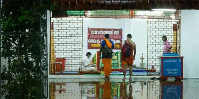 മത സൗഹാര്ദത്തിന്റെ പ്രതീകമായി സന്നിധാനത്തെ വാവരുനട മത സൗഹാര്ദത്തിന്റെ പ്രതീകമായി സന്നിധാനത്തെ വാവരുനട