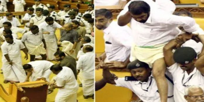 നിയമസഭാ അക്രമം : ശിവന്കുട്ടി ഒഴികെയുള്ള പ്രതികള് വിടുതല് ഹര്ജി സമര്പ്പിച്ചു നിയമസഭാ അക്രമം : ശിവന്കുട്ടി ഒഴികെയുള്ള പ്രതികള് വിടുതല് ഹര്ജി സമര്പ്പിച്ചു
