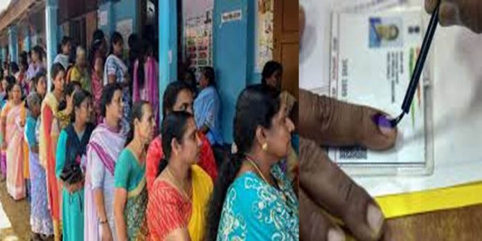 വോട്ടെടുപ്പ് തുടങ്ങി ; ആദ്യ മണിക്കൂറില് 4.12 ശതമാനമാണ് പോളിങ് വോട്ടെടുപ്പ് തുടങ്ങി ; ആദ്യ മണിക്കൂറില് 4.12 ശതമാനമാണ് പോളിങ്
