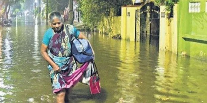 ബുറേവി ചുഴലിക്കാറ്റ് : തമിഴ്നാട്ടില് മഴക്കെടുതികളില് ഇതുവരെ 20 മരണം ബുറേവി ചുഴലിക്കാറ്റ് : തമിഴ്നാട്ടില് മഴക്കെടുതികളില് ഇതുവരെ 20 മരണം