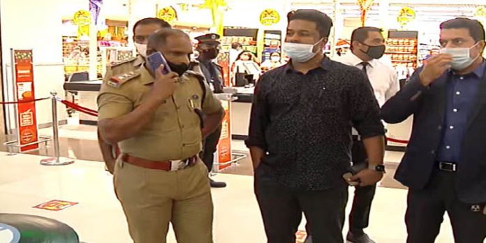 മാസ്ക് ധരിച്ചതിനാല് മുഖം വ്യക്തമല്ല : യുവനടിയെ അപമാനിക്കാന് ശ്രമിച്ച യുവാക്കളെ തിരിച്ചറിയാനുള്ള ശ്രമം പരാജയപ്പെട്ടു മാസ്ക് ധരിച്ചതിനാല് മുഖം വ്യക്തമല്ല : യുവനടിയെ അപമാനിക്കാന് ശ്രമിച്ച യുവാക്കളെ തിരിച്ചറിയാനുള്ള ശ്രമം പരാജയപ്പെട്ടു