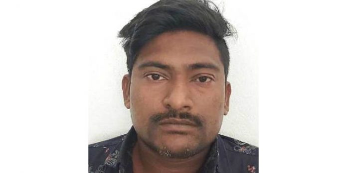 ഏലൂരില് ഐശ്വര്യ ജ്വല്ലറിയുടെ ഭിത്തി തുരന്ന് 362 പവന് സ്വര്ണവും 25 കിലോഗ്രാം വെള്ളിയും മോഷ്ടിച്ച സംഭവത്തില് ഒരാള് പിടിയില് ഏലൂരില് ഐശ്വര്യ ജ്വല്ലറിയുടെ ഭിത്തി തുരന്ന് 362 പവന് സ്വര്ണവും 25 കിലോഗ്രാം വെള്ളിയും മോഷ്ടിച്ച സംഭവത്തില് ഒരാള് പിടിയില്