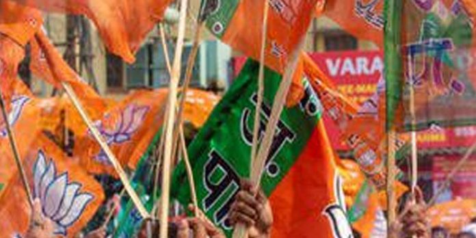 ഫണ്ടിനെ ചൊല്ലിയുണ്ടായ തര്ക്കത്തില് ബി ജെ പി പ്രവര്ത്തകര് പരസ്യമായി ഏറ്റുമുട്ടി ; ഒരാള്ക്ക് കുത്തേറ്റു ഫണ്ടിനെ ചൊല്ലിയുണ്ടായ തര്ക്കത്തില് ബി ജെ പി പ്രവര്ത്തകര് പരസ്യമായി ഏറ്റുമുട്ടി ; ഒരാള്ക്ക് കുത്തേറ്റു