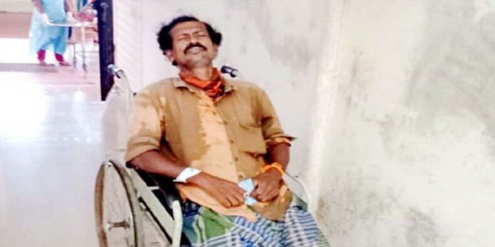 കള്ള് കൊടുക്കാതിരുന്നതിന്റെ പേരില് ചെത്തുതൊഴിലാളിയെ രണ്ടുദിവസം മുറിക്കുള്ളില് പൂട്ടിയിട്ട് മര്ദിച്ചു കള്ള് കൊടുക്കാതിരുന്നതിന്റെ പേരില് ചെത്തുതൊഴിലാളിയെ രണ്ടുദിവസം മുറിക്കുള്ളില് പൂട്ടിയിട്ട് മര്ദിച്ചു