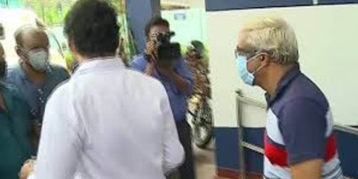 ശിവശങ്കര് സത്യം പറയുന്നില്ലെന്നു കസ്റ്റംസ് കോടതിയില് ; ജാമ്യാപേക്ഷ പരിഗണിക്കുന്നത് 7ലേക്ക് മാറ്റി ശിവശങ്കര് സത്യം പറയുന്നില്ലെന്നു കസ്റ്റംസ് കോടതിയില് ; ജാമ്യാപേക്ഷ പരിഗണിക്കുന്നത് 7ലേക്ക് മാറ്റി