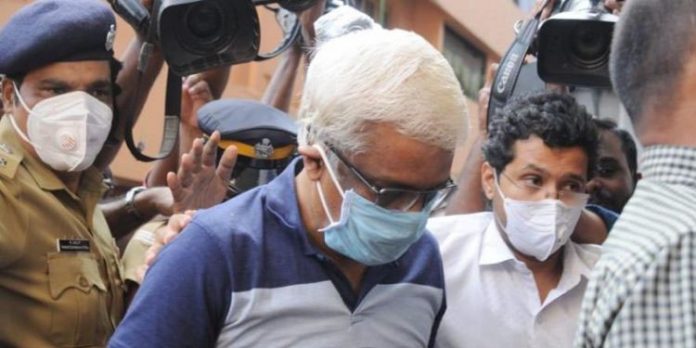 അറസ്റ്റ് ഭയന്ന് ആശുപത്രിയില് ഒളിച്ചു , എം ശിവശങ്കറിന്റെ ജാമ്യാപേക്ഷ തള്ളി അറസ്റ്റ് ഭയന്ന് ആശുപത്രിയില് ഒളിച്ചു , എം ശിവശങ്കറിന്റെ ജാമ്യാപേക്ഷ തള്ളി