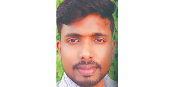 നാളെ വിവാഹം നടക്കാനിരിക്കേ പ്രതിശ്രുത വരന് ലോഡ്ജില് തൂങ്ങി മരിച്ച നിലയില് നാളെ വിവാഹം നടക്കാനിരിക്കേ പ്രതിശ്രുത വരന് ലോഡ്ജില് തൂങ്ങി മരിച്ച നിലയില്