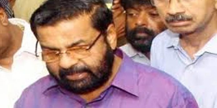 കടകംപള്ളിയുടെ ഭാര്യയുടെ ഗുരുവായൂര് ക്ഷേത്രദര്ശനം; ഹൈക്കോടതി റിപ്പോര്ട്ട് തേടി കടകംപള്ളിയുടെ ഭാര്യയുടെ ഗുരുവായൂര് ക്ഷേത്രദര്ശനം; ഹൈക്കോടതി റിപ്പോര്ട്ട് തേടി