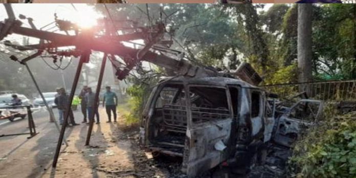 പത്തനംതിട്ട സ്വദേശികള് സഞ്ചരിച്ച സ്കോര്പിയോ ട്രാന്സ്ഫോര്മറില് ഇടിച്ച് കത്തി നശിച്ചു ; ഒരാള്ക്ക് ഗുരുതര പരിക്ക് – അപകടം തൃശ്ശൂരില് പത്തനംതിട്ട സ്വദേശികള് സഞ്ചരിച്ച സ്കോര്പിയോ ട്രാന്സ്ഫോര്മറില് ഇടിച്ച് കത്തി നശിച്ചു ; ഒരാള്ക്ക് ഗുരുതര പരിക്ക് – അപകടം തൃശ്ശൂരില്