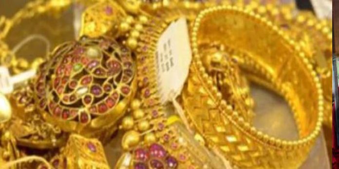 സംസ്ഥാനത്ത് സ്വര്ണവില വീണ്ടും കൂടി ; പവന് 320 രൂപകൂടി 36,960 രൂപയായി സംസ്ഥാനത്ത് സ്വര്ണവില വീണ്ടും കൂടി ; പവന് 320 രൂപകൂടി 36,960 രൂപയായി
