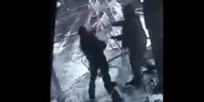 കട ഒഴിയുന്നതിനെച്ചൊല്ലിയുണ്ടായതര്ക്കo:വര്ക്ക്ഷോപ് ഉടമയ്ക്കും ജീവനക്കാരനും നേരെ ആസിഡ് ആക്രമണം കട ഒഴിയുന്നതിനെച്ചൊല്ലിയുണ്ടായതര്ക്കo:വര്ക്ക്ഷോപ് ഉടമയ്ക്കും ജീവനക്കാരനും നേരെ ആസിഡ് ആക്രമണം