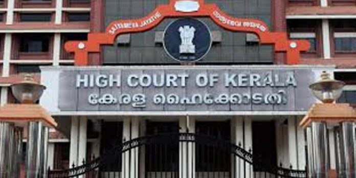സിബിഎസ്ഇ, ഐസിഎസ്ഇ സ്കൂളുകളില് സൗജന്യ വിദ്യാഭ്യാസം ഉറപ്പാക്കാന് കേന്ദ്ര സംസ്ഥാന സര്ക്കാരുകള്ക്ക് ബാധ്യതയുണ്ടെന്ന് ഹൈക്കോടതി സിബിഎസ്ഇ, ഐസിഎസ്ഇ സ്കൂളുകളില് സൗജന്യ വിദ്യാഭ്യാസം ഉറപ്പാക്കാന് കേന്ദ്ര സംസ്ഥാന സര്ക്കാരുകള്ക്ക് ബാധ്യതയുണ്ടെന്ന് ഹൈക്കോടതി