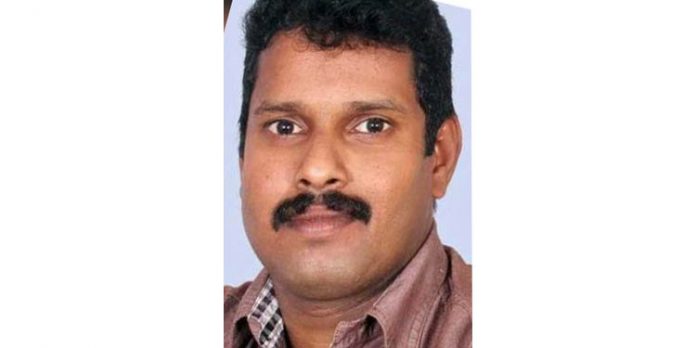 ടിപ്പര് ലോറി ബൈക്കിലിടിച്ച് യുവാവ് മരിച്ചു ടിപ്പര് ലോറി ബൈക്കിലിടിച്ച് യുവാവ് മരിച്ചു