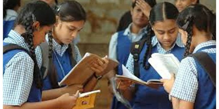 പത്തിനും പ്ലസ് ടുവിനും ഇന്നുമുതല് കൂടുതല് ക്ലാസുകള് പത്തിനും പ്ലസ് ടുവിനും ഇന്നുമുതല് കൂടുതല് ക്ലാസുകള്