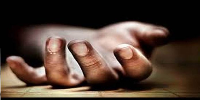 ലോഡ്ജിലെ ബാല്ക്കണിയില് നിന്ന് വീണ് യുവാവ് മരിച്ചു ലോഡ്ജിലെ ബാല്ക്കണിയില് നിന്ന് വീണ് യുവാവ് മരിച്ചു
