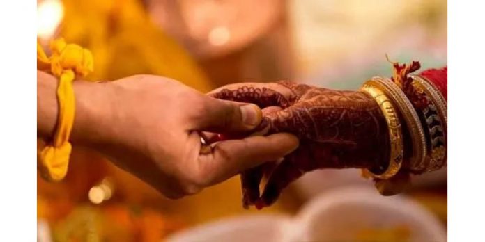 നവവരന് മരിച്ചതിനു പിന്നാലെ നടത്തിയ പരിശോധനയില് നവവധു ഉള്പ്പെടെ കുടുംബത്തിലെ ഒന്പതു പേര്ക്ക് കൊവിഡ് നവവരന് മരിച്ചതിനു പിന്നാലെ നടത്തിയ പരിശോധനയില് നവവധു ഉള്പ്പെടെ കുടുംബത്തിലെ ഒന്പതു പേര്ക്ക് കൊവിഡ്