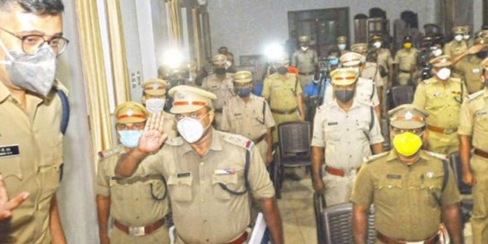 കണ്ണൂരില് തെരഞ്ഞെടുപ്പിന് 8,000 പൊലീസുകാര് കണ്ണൂരില് തെരഞ്ഞെടുപ്പിന് 8,000 പൊലീസുകാര്