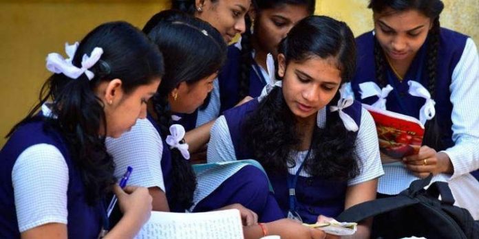 കൊറോണ വൈറസിന്റെ പശ്ചാത്തലത്തില് പത്ത്, പ്ലസ്ടു ക്ലാസ്സുകളിലെ സിലബസ് ചുരുക്കാന് കേന്ദ്ര സര്ക്കാര് നിര്ദ്ദേശം കൊറോണ വൈറസിന്റെ പശ്ചാത്തലത്തില് പത്ത്, പ്ലസ്ടു ക്ലാസ്സുകളിലെ സിലബസ് ചുരുക്കാന് കേന്ദ്ര സര്ക്കാര് നിര്ദ്ദേശം
