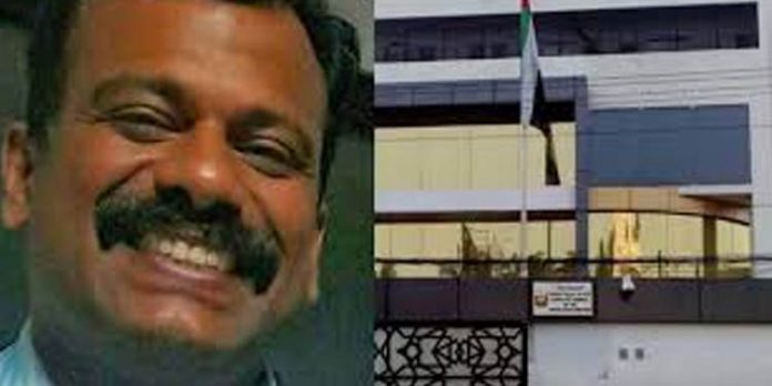 ഡോളര് കടത്തുകേസില് യുഎഇ കോണ്സുലേറ്റിലെ മുന് ഗണ്മാന് ജയഘോഷിനെ കസ്റ്റംസ് ചോദ്യം ചെയ്യുന്നു ഡോളര് കടത്തുകേസില് യുഎഇ കോണ്സുലേറ്റിലെ മുന് ഗണ്മാന് ജയഘോഷിനെ കസ്റ്റംസ് ചോദ്യം ചെയ്യുന്നു
