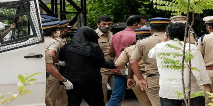 സ്വര്ണക്കടത്ത് കേസിലെ പ്രതി സ്വപ്ന സുരേഷിനെ ഭീഷണിപ്പെടുത്തിയത് പോലീസോ ജയില് ഉദ്യോഗസ്ഥരോ ആകാo : കസ്റ്റംസ് സ്വര്ണക്കടത്ത് കേസിലെ പ്രതി സ്വപ്ന സുരേഷിനെ ഭീഷണിപ്പെടുത്തിയത് പോലീസോ ജയില് ഉദ്യോഗസ്ഥരോ ആകാo : കസ്റ്റംസ്
