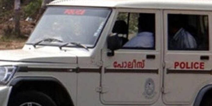 പത്രവാര്ത്ത നോക്കി മരണവീടുകളില് പരിചിതനെ പോലെ കയറിച്ചെന്ന് സ്വര്ണവും പണവും കവര്ച്ച നടത്തുന്ന വിരുതന് അറസ്റ്റില് പത്രവാര്ത്ത നോക്കി മരണവീടുകളില് പരിചിതനെ പോലെ കയറിച്ചെന്ന് സ്വര്ണവും പണവും കവര്ച്ച നടത്തുന്ന വിരുതന് അറസ്റ്റില്