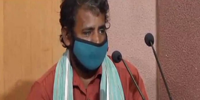 ഫ്ലാറ്റില് നിന്ന് വീട്ടുജോലിക്കാരി വീണുമരിച്ച കേസില് ഫ്ലാറ്റുടമയ്ക്കെതിരെ ഗുരുതര ആരോപണവുമായി കുമാരിയുടെ ഭര്ത്താവ് ഫ്ലാറ്റില് നിന്ന് വീട്ടുജോലിക്കാരി വീണുമരിച്ച കേസില് ഫ്ലാറ്റുടമയ്ക്കെതിരെ ഗുരുതര ആരോപണവുമായി കുമാരിയുടെ ഭര്ത്താവ്