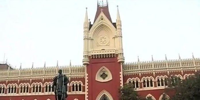 പ്രായപൂര്ത്തിയായ പെണ്കുട്ടിക്ക് മതം മാറാം, ആരെയും വിവാഹം ചെയ്യാം; ഇടപെടാനാകില്ലെന്ന് കോടതി പ്രായപൂര്ത്തിയായ പെണ്കുട്ടിക്ക് മതം മാറാം, ആരെയും വിവാഹം ചെയ്യാം; ഇടപെടാനാകില്ലെന്ന് കോടതി