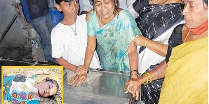 എസ്ബിഐ ജീവനക്കാരിയെ കൊലപ്പെടുത്തിയ ശേഷം മൃതദേഹം കത്തിച്ചു ; മുന് കാമുകന് പിടിയില് എസ്ബിഐ ജീവനക്കാരിയെ കൊലപ്പെടുത്തിയ ശേഷം മൃതദേഹം കത്തിച്ചു ; മുന് കാമുകന് പിടിയില്