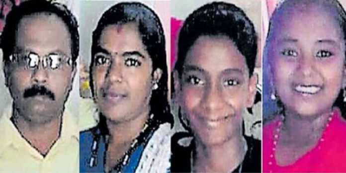 ചിറയിന്കീഴില് ഒരു കുടുംബത്തിലെ നാലു പേരെ തൂങ്ങിമരിച്ച നിലയില് കണ്ടെത്തി ചിറയിന്കീഴില് ഒരു കുടുംബത്തിലെ നാലു പേരെ തൂങ്ങിമരിച്ച നിലയില് കണ്ടെത്തി