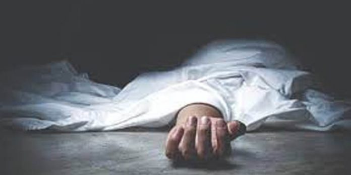 ആലപ്പുഴയില് വോട്ടു ചെയ്യാനെത്തിയ 60കാരന് കുഴഞ്ഞു വീണു മരിച്ചു ആലപ്പുഴയില് വോട്ടു ചെയ്യാനെത്തിയ 60കാരന് കുഴഞ്ഞു വീണു മരിച്ചു