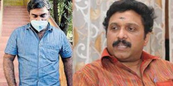കെ.ബി ഗണേഷ് കുമാര് എംഎല്എയുടെയും മുന് ഓഫിസ് സെക്രട്ടറി പ്രദീപ് കുമാറിന്റെയും വീടുകളില് പോലീസ് പരിശോധന കെ.ബി ഗണേഷ് കുമാര് എംഎല്എയുടെയും മുന് ഓഫിസ് സെക്രട്ടറി പ്രദീപ് കുമാറിന്റെയും വീടുകളില് പോലീസ് പരിശോധന