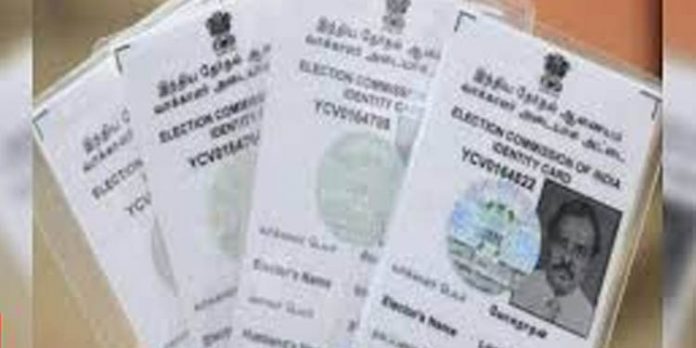 വോട്ടര്മാര്ക്ക് ഡിജിറ്റല് ഫോര്മാറ്റില് തെരഞ്ഞെടുപ്പ് തിരിച്ചറിയല് കാര്ഡ് വരുന്നു വോട്ടര്മാര്ക്ക് ഡിജിറ്റല് ഫോര്മാറ്റില് തെരഞ്ഞെടുപ്പ് തിരിച്ചറിയല് കാര്ഡ് വരുന്നു