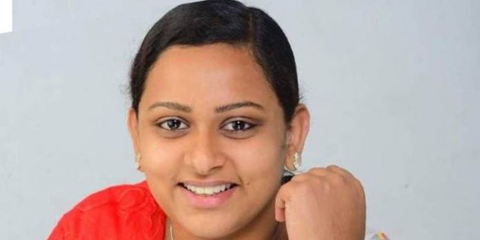 സംസ്ഥാനത്തെ ഏറ്റവും പ്രായം കുറഞ്ഞ സ്ഥാനാര്ത്ഥി രേഷ്മ മറിയം റോയി വിജയിച്ചു സംസ്ഥാനത്തെ ഏറ്റവും പ്രായം കുറഞ്ഞ സ്ഥാനാര്ത്ഥി രേഷ്മ മറിയം റോയി വിജയിച്ചു