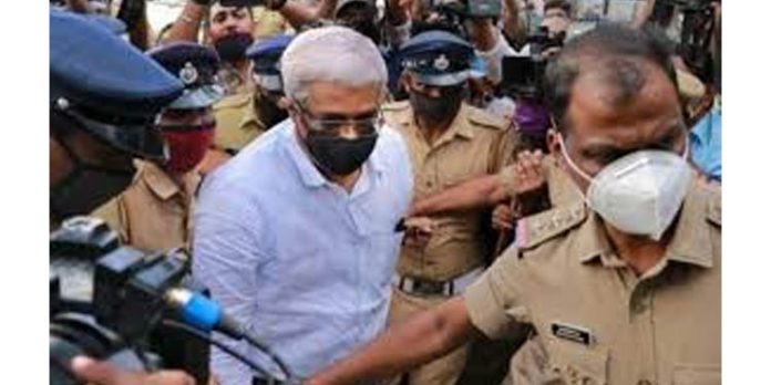 കള്ളപ്പണം വെളുപ്പിച്ചെന്ന കേസില് എം. ശിവശങ്കറിനെതിരെ എന്ഫോഴ്സ്മെന്റ് ഡയറക്ടറേറ്റ് കുറ്റപത്രം സമര്പ്പിച്ചു കള്ളപ്പണം വെളുപ്പിച്ചെന്ന കേസില് എം. ശിവശങ്കറിനെതിരെ എന്ഫോഴ്സ്മെന്റ് ഡയറക്ടറേറ്റ് കുറ്റപത്രം സമര്പ്പിച്ചു