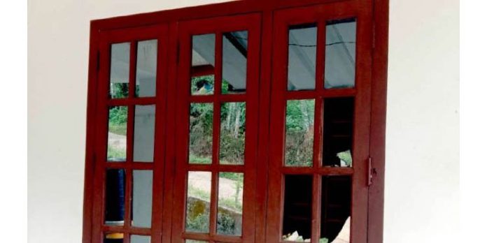 തോറ്റ സ്ഥാനാര്ഥിയുടെ വീടിനു കല്ലേറ് തോറ്റ സ്ഥാനാര്ഥിയുടെ വീടിനു കല്ലേറ്