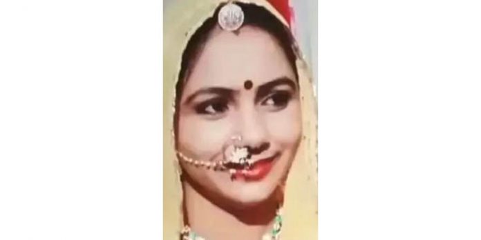 ഭാര്യയെ കത്രിക ഉപയോഗിച്ച് കുത്തിക്കൊലപ്പെടുത്തിയ യുവാവ് അറസ്റ്റില് ഭാര്യയെ കത്രിക ഉപയോഗിച്ച് കുത്തിക്കൊലപ്പെടുത്തിയ യുവാവ് അറസ്റ്റില്