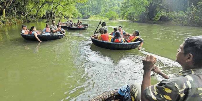 അടവി – കുട്ടവഞ്ചി തൊഴിലാളികൾ നാളെമുതല് ജോലിയില് നിന്നും വിട്ടുനില്ക്കുവാന് തീരുമാനം അടവി – കുട്ടവഞ്ചി തൊഴിലാളികൾ നാളെമുതല് ജോലിയില് നിന്നും വിട്ടുനില്ക്കുവാന് തീരുമാനം