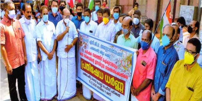കര്ഷകരേയും ജനങ്ങളേയും കോര്പ്പറേറ്റുകള്ക്ക് വിട്ടുകൊടുക്കുന്ന നിയമം തിരുത്തണം : ഡി.സി.സി പ്രസിഡന്റ് ബാബു ജോര്ജ്ജ് കര്ഷകരേയും ജനങ്ങളേയും കോര്പ്പറേറ്റുകള്ക്ക് വിട്ടുകൊടുക്കുന്ന നിയമം തിരുത്തണം : ഡി.സി.സി പ്രസിഡന്റ് ബാബു ജോര്ജ്ജ്