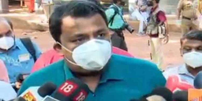 മന്ത്രി എ. സി മൊയ്തീന്റെ വിവാദവോട്ട് ; പരാതി കിട്ടിയാൽ റിപ്പോർട്ട് തേടുമെന്ന് കളക്ടർ മന്ത്രി എ. സി മൊയ്തീന്റെ വിവാദവോട്ട് ; പരാതി കിട്ടിയാൽ റിപ്പോർട്ട് തേടുമെന്ന് കളക്ടർ