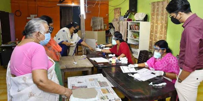 കോവിഡ് സാഹചര്യത്തിലും പത്തനംതിട്ട ജില്ലയില് കനത്ത പോളിംഗ് ; @2.45 – 55.58 ശതമാനം കോവിഡ് സാഹചര്യത്തിലും പത്തനംതിട്ട ജില്ലയില് കനത്ത പോളിംഗ് ; @2.45 – 55.58 ശതമാനം