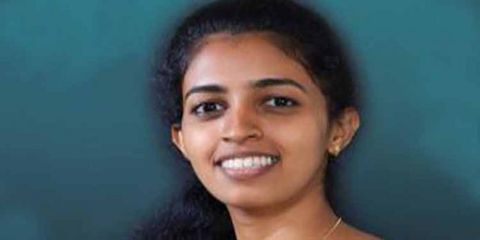 അമ്മയെ തോല്പിച്ച സ്ഥാനാര്ഥിയോട് പകരം ചോദിക്കാന് 15 വര്ഷങ്ങള്ക്ക് ശേഷം മകള് റിയ അങ്കത്തട്ടിൽ അമ്മയെ തോല്പിച്ച സ്ഥാനാര്ഥിയോട് പകരം ചോദിക്കാന് 15 വര്ഷങ്ങള്ക്ക് ശേഷം മകള് റിയ അങ്കത്തട്ടിൽ